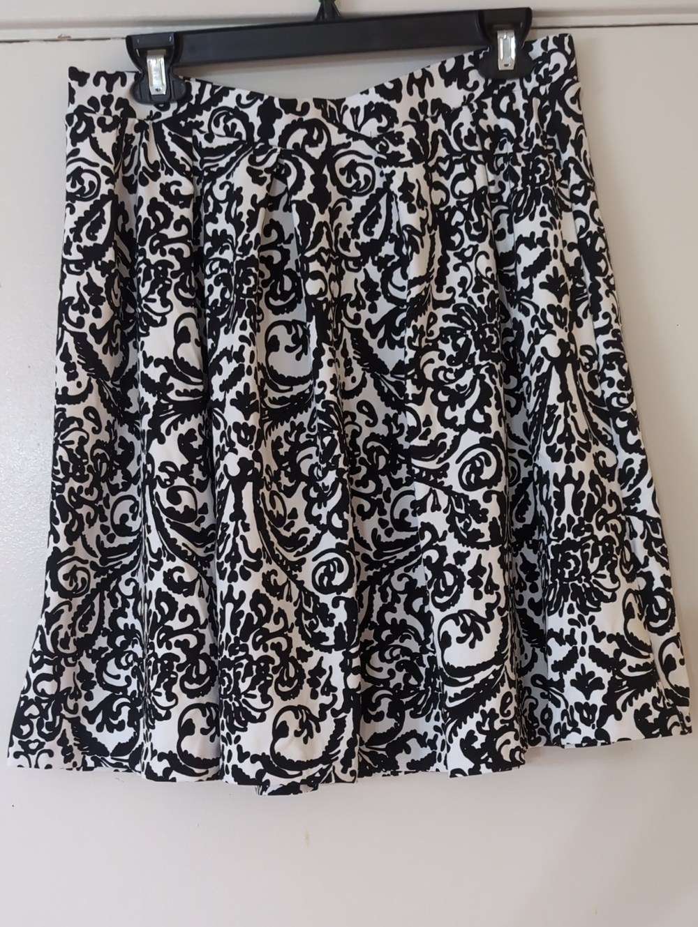 ADRIENNE VITTADINI Ponte Knit Pull-On Black & White Short Skirt Size L